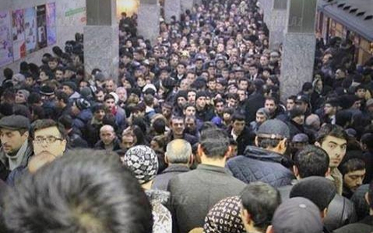 Bakı metrosunda yenə problem yaşandı –  Sərnişinlər təxliyyə olundu 