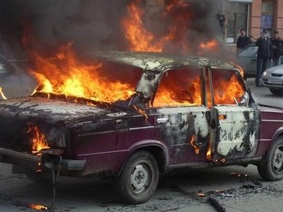 Şirvanda "VAZ" yandı, sürücüsü xəsarət alıb