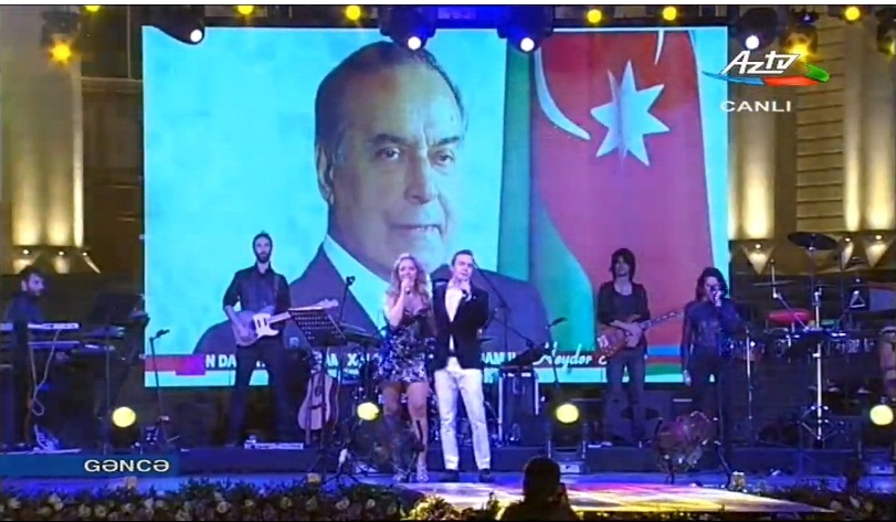 Hadisə və Mustafa Ceceli Gəncədə "Sən elə bir zirvəsən" mahnısını oxudular -  VİDEO 