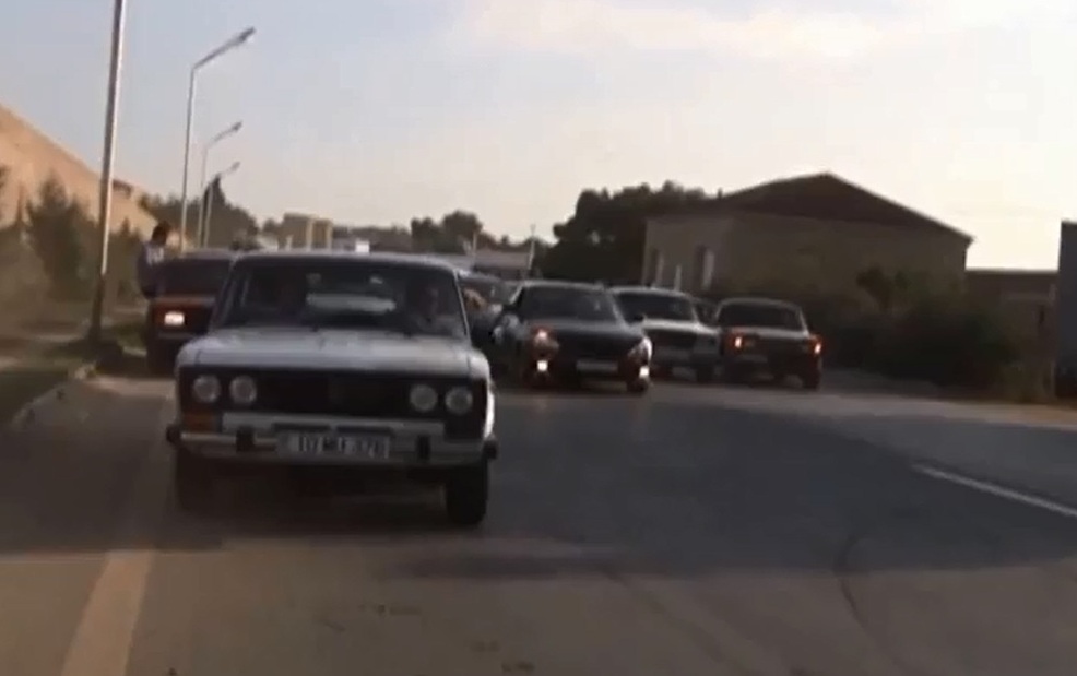 30 sutka həbs alan ‘avtoşun’ qohumları polisi məhkəməyə verir -  VİDEO 