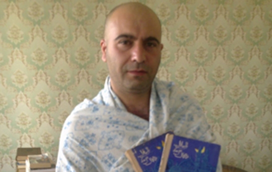 “İki ildi məndə belə bir təəssürat yaranıb ki, qarnımda qurbağa yaşayır" - Azərbaycanlı yazıçı