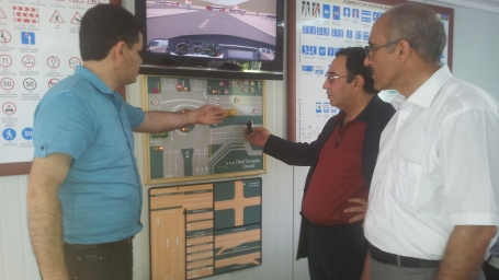 Uşaqlar və böyüklər yol hərəkətini öyrəndilər