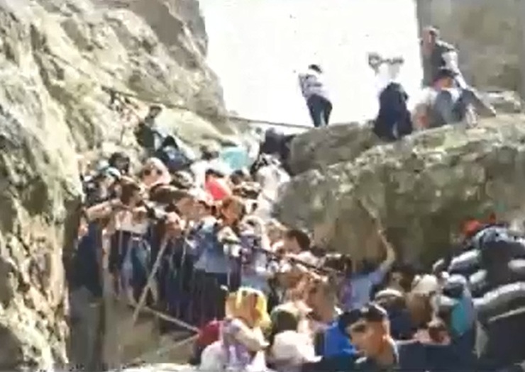Azərbaycanda pirdə baş verən daha bir biabırçılığın -  VİDEOSU 