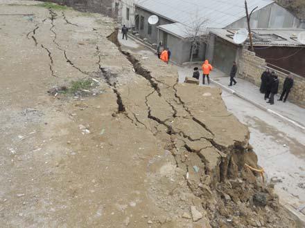 İsmayıllıda baş verən sürüşmə kəndlə əlaqəni kəsdi