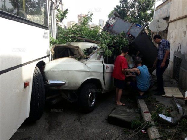 Bakıda günün ikinci avtobus qəzası –  FOTOLAR 