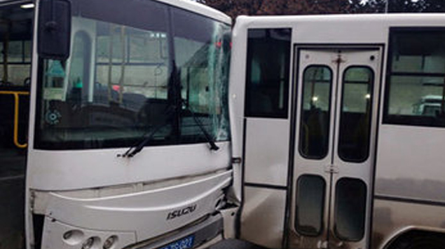 Bakıda avtobuslar toqquşdu -  15 yaralı var 