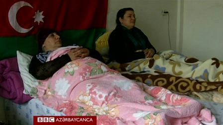Azərbaycanda qadın aclıq aksiyası keçirməyə başladı -  VİDEO 