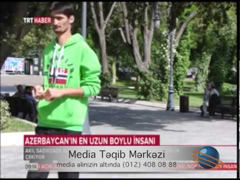 Azərbaycanın ən uzun adamı Bakı küçələrində -  VİDEO 