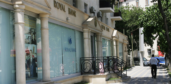 Bank müdiri tutuldu