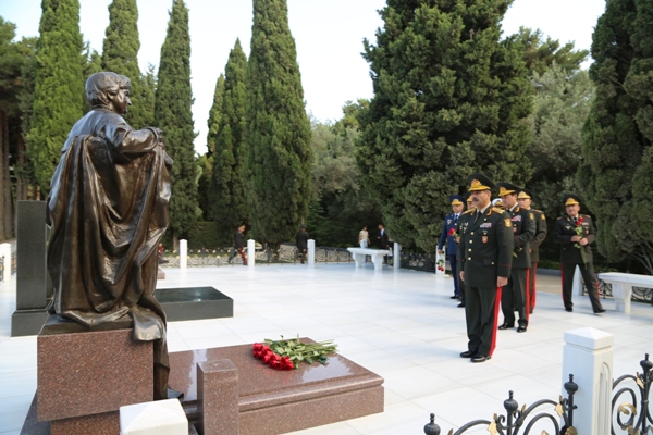 Nazir Şəhidlər xiyabanını ziyarət etdi
