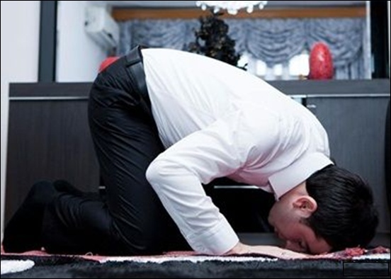 Hansı deputatlarımız namaz qılır? - SİYAHI