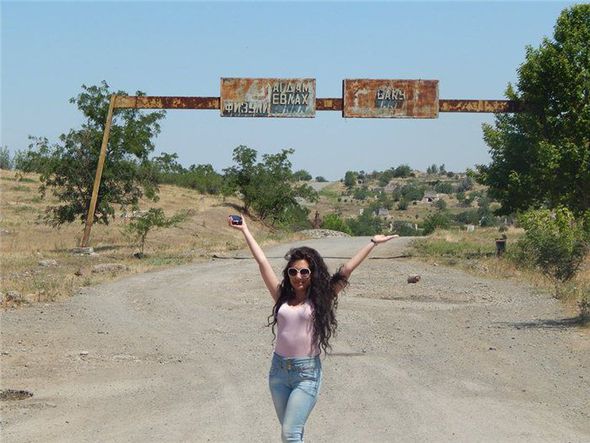 Erməni qızı Azərbayсan sərhədində - FOTOLAR