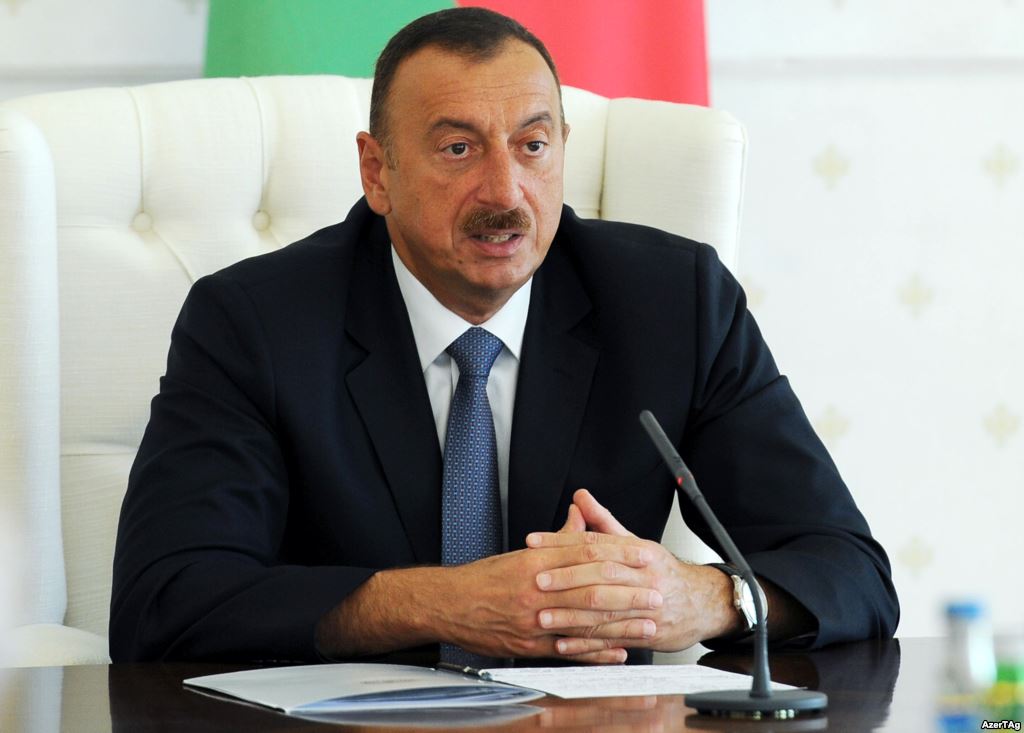 Prezident özəl bankları sərt tənqid etdi