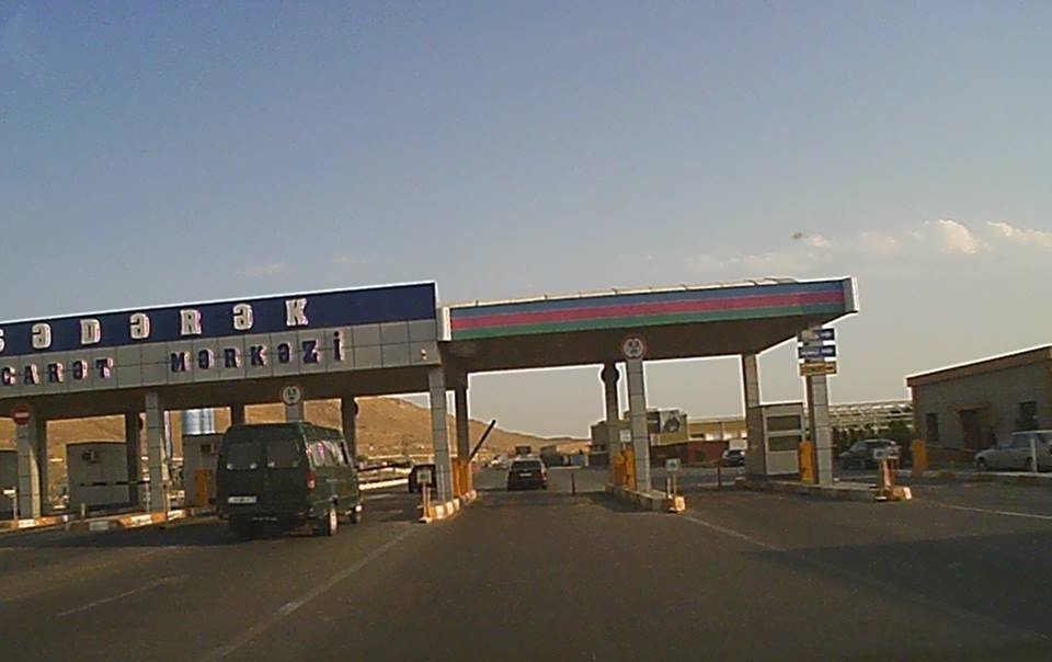 Bakıda bu yolun bağlı qalmasına görə hər gün 20 min manat pul qazanırlar – FOTOLAR