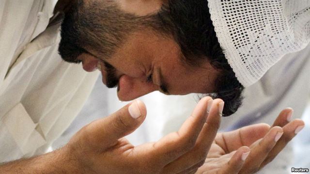 Nazirlərimiz namaz qılıb oruc tuturmu? - ARAŞDIRMA