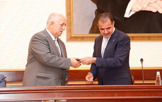 Elmar Vəliyev rektoru medalla təltif etdi -  FOTO 