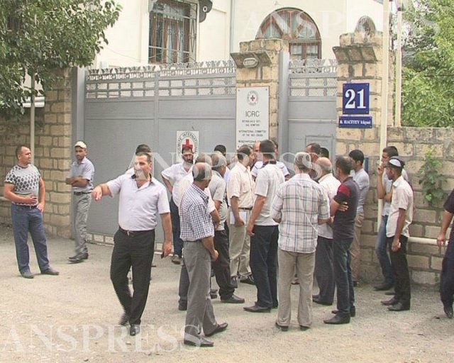 Girovluqda olan kəlbəcərlilərin qohumları aksiya keçirdi - FOTOLAR