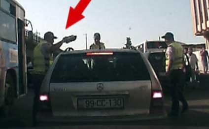 Bakıda yol polisindən analoqu olmayan hərəkət - VİDEO