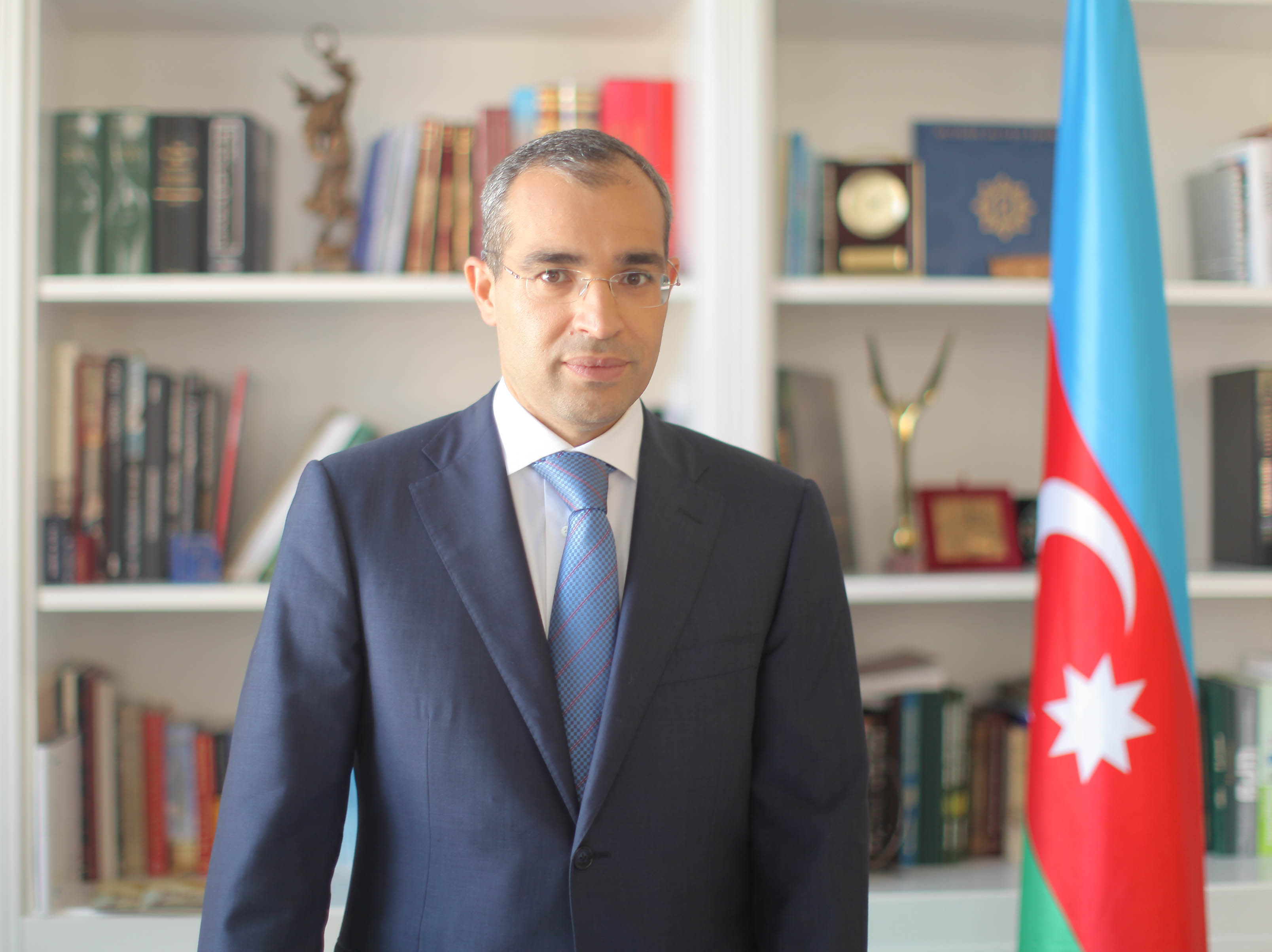 Mikayıl Cabbarov media nümayəndələrini təbrik etdi