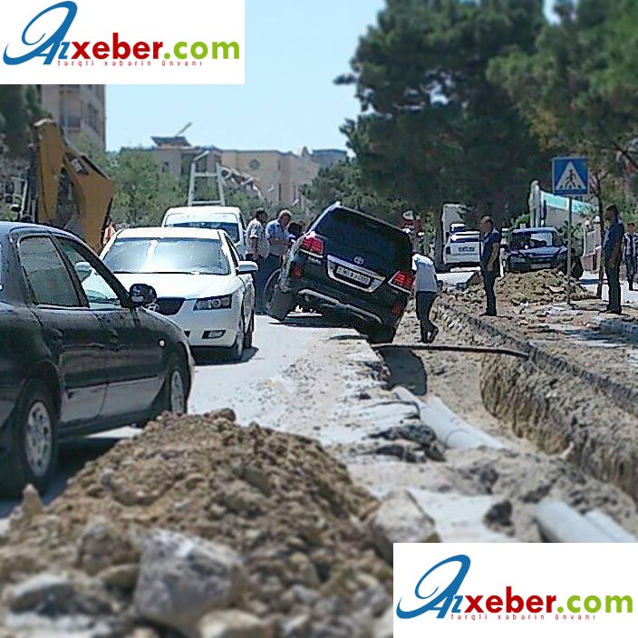Bakıda ‘Land Cruiser’ Cavid Qurbanovun qazdırdığı çuxura düşdü - FOTO