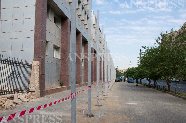 Bakının məşhur məktəbi sökülür - FOTOLAR