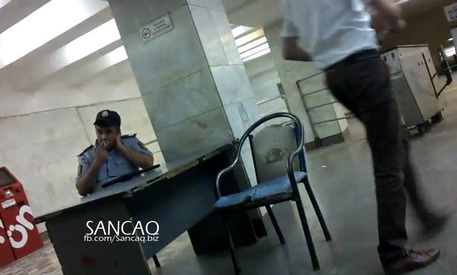 Metroda siqaret çəkən polis cəzalandırılacaq - Rəsmi