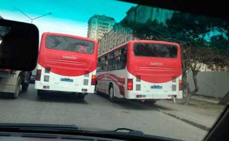 Bakıda avtobusla “avtoşluq” - VİDEO