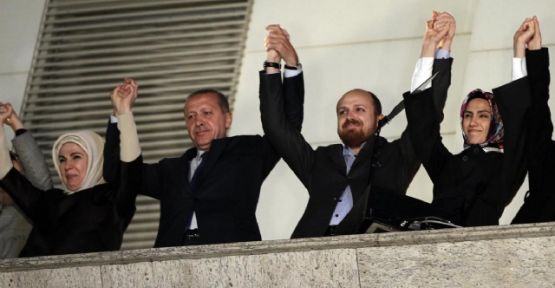 Ərdoğanın oğlu balkonda yıxıldı - VİDEO