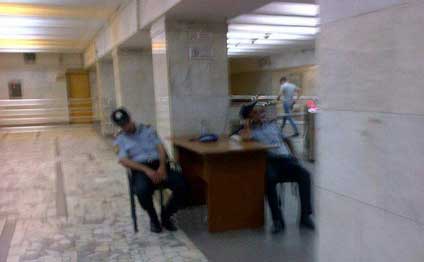Bakı metrosunun yatmış polisləri - FOTO