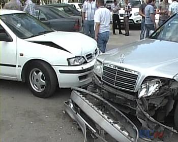 Toydan qayıdan ailə qəzaya uğradı: 2 ölü, 5 yaralı