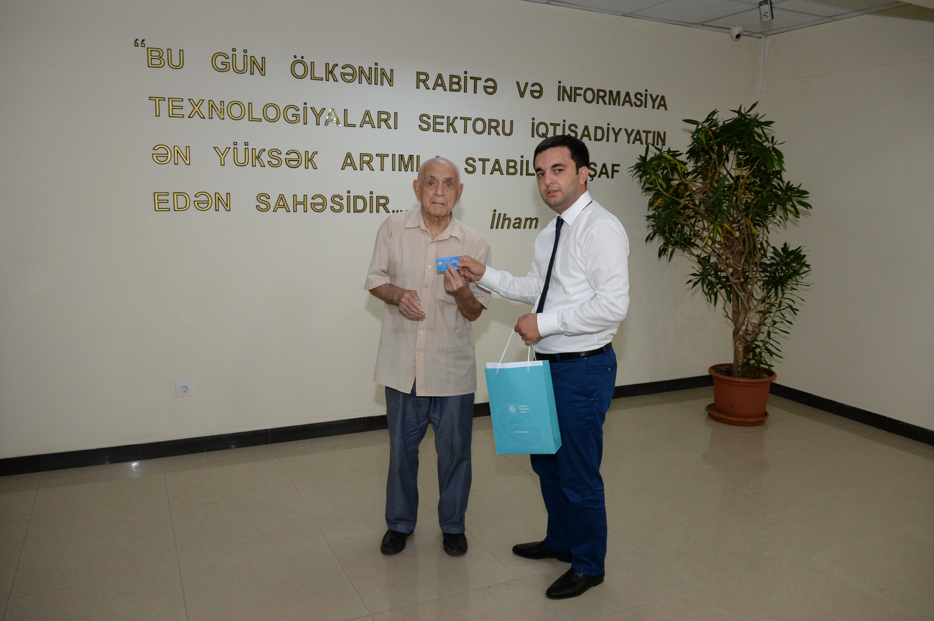 Elektron xidmətlərdən istifadə yaş həddi bilmir