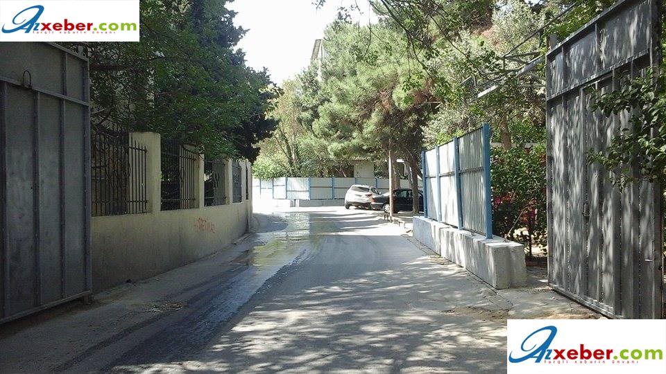 Bakıda bu da oldu: Yolu dəmir darvaza ilə bağladılar - FOTOLAR