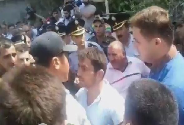 Xırladanda partlayan binanın qarşısında dava düşdü – VİDEO