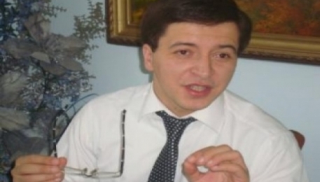 “Sənin bütün ətrafın Ramiz müəllimin bir atılan dırnağı etməz” – Elşən Musayev