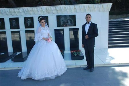 Bəylə gəlin Şəhidlər Xiyabanında- FOTOLAR