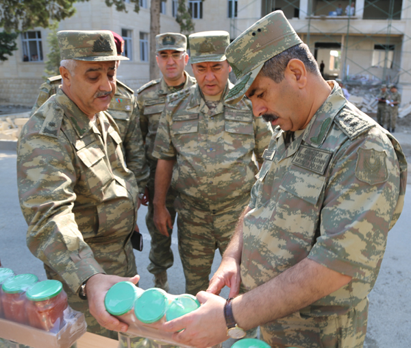 Azərbaycan əsgəri hər gün bunlarla qidalanır - FOTOLAR
