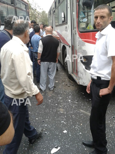 Bakıda iki marşrut avtobusu ötüşərkən toqquşdu, yaralılar var - FOTOLAR