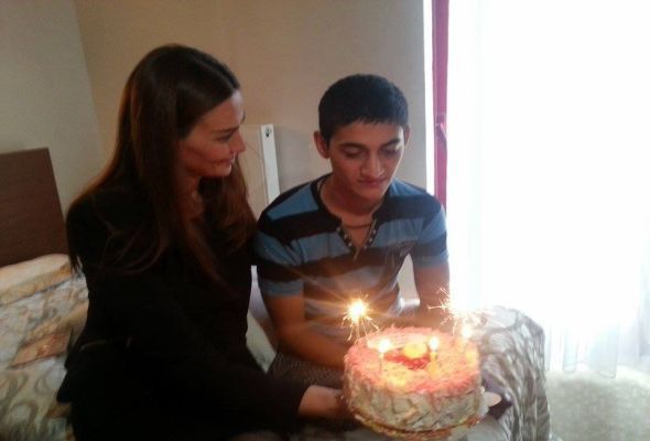 Qənirə Paşayeva yaralı əsgərimizin doğum günündə - FOTO
