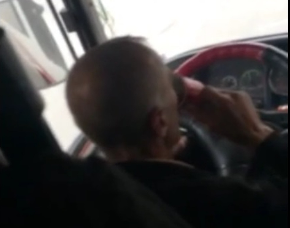 Bakıda avtobus sürücüsü bunu da etdi - VİDEO