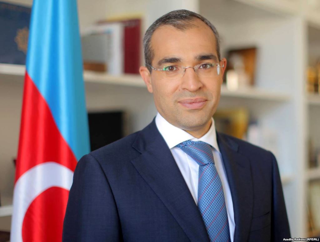 Mikayıl Cabbarov müəllimləri təbrik etdi