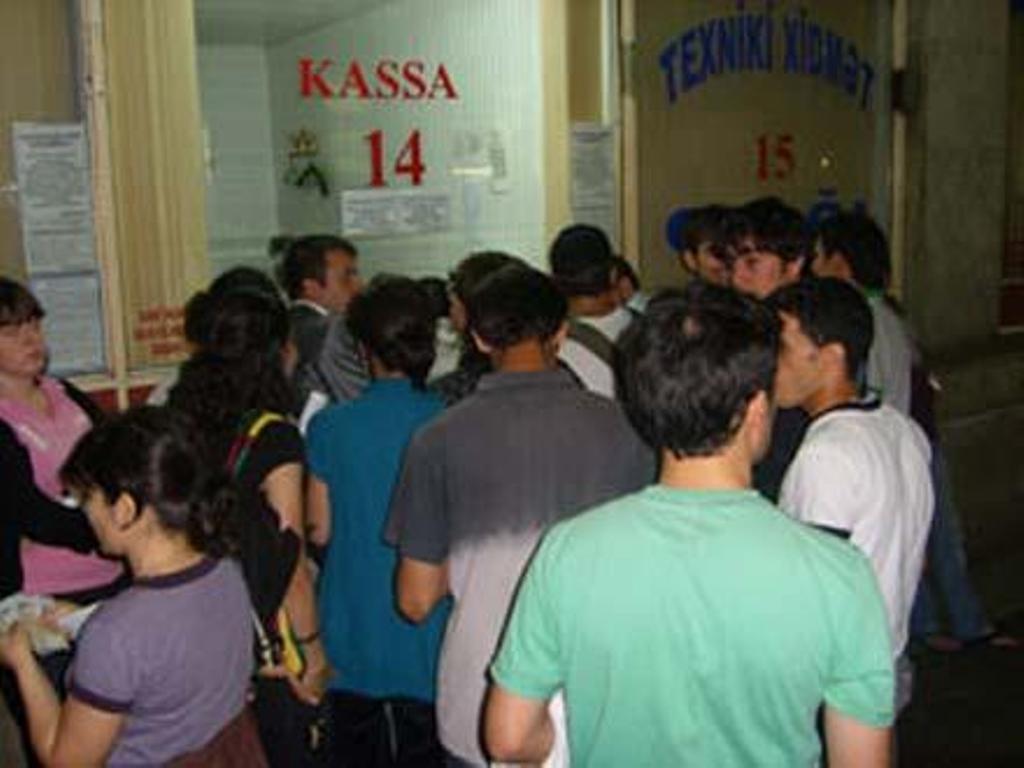 Bakıda Dəmiryol Vağzalında kassirlər ‘at oynadır’ – ŞİKAYƏT
