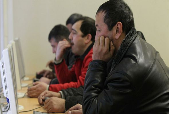 Rusiyaya işləməyə gedən azərbaycanlıları imtahan verməyə məcbur edəcəklər