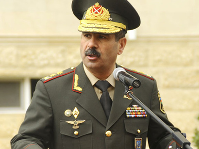 Müdafiə naziri jurnalistlərlə bağlı təlimat hazırlatdırdı