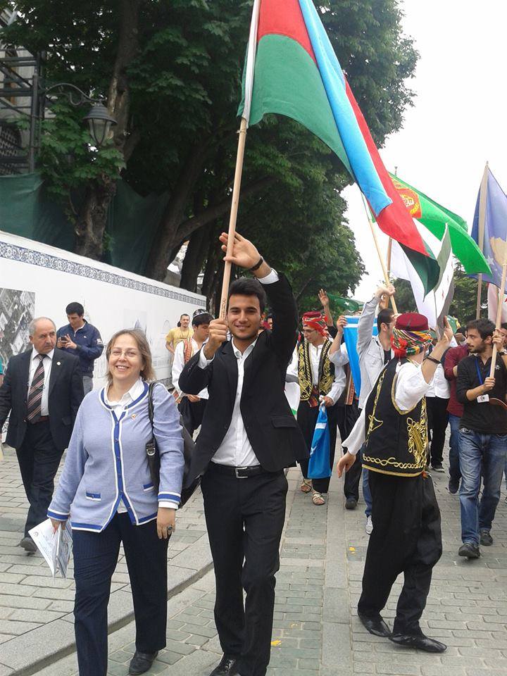 ‘Gənc elçi’ Şükran Qarayev: ‘Həmin gün Azərbaycan bayrağını Sultanahmed Meydanında dalğalandırdıq’ –  MÜSAHİBƏ 