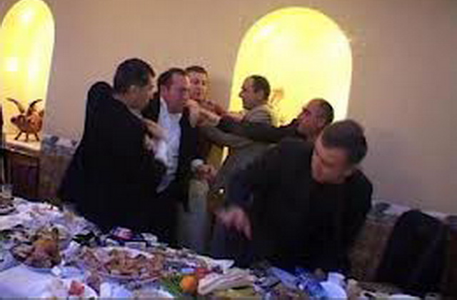 Azərbaycanda toyda dava düşdü- 1 nəfər öldü