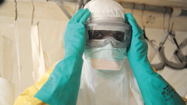 Ebola virusuna görə xüsusi geyimlər gətirildi- Azərbaycana