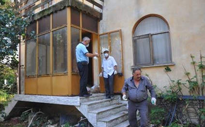 Zibillik evdə meyiti tapılan qadın milyonçu çıxdı -  FOTO 