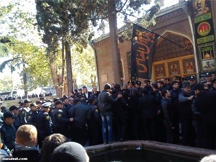 Gəncədə dindarlarla polislər arasında qarşıdurma