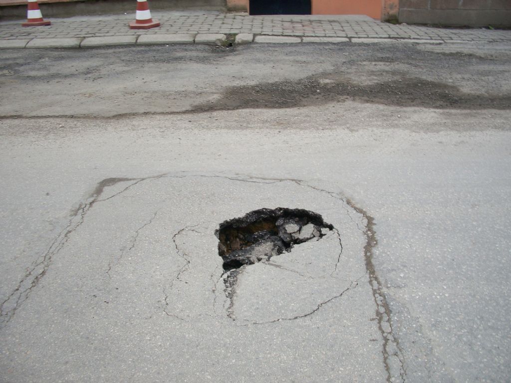 Bakıda yol çökdü