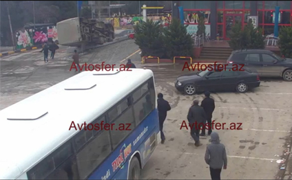 Bakıda avtobus insanlara şok yaşatdı - VİDEO
